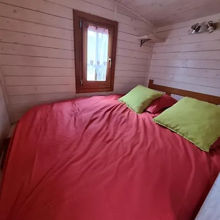 Roulotte Du Domaine De La Graou Luxury tent *