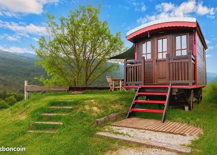 Roulotte Du Domaine De La Graou Luxury tent *